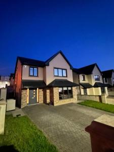 1 luxurious home in family home