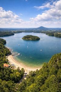 Chatka Zelená Žába, Máchovo jezero