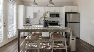 Landing Amazing 1BD Gym Game Room