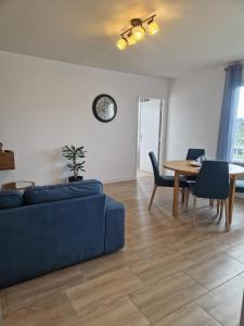 Appartement face gare, neuf, calme, parking,