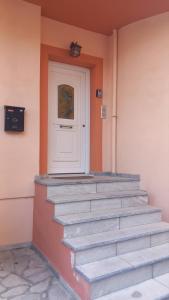 Cozy & Spacious Apartment Walk to Vathy Center