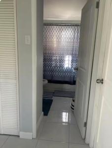 New Cozy Entire home 2 Bedroom- AC, Wifi, 24 hour Security in Private Gated Community