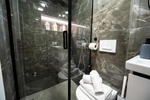 Central Nest Loft-2 min from Toptani -fast WiFi