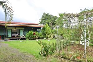 Volcano Garden Suite with Hottub