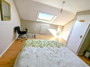 Spacious private loft room in Fulwood Preston