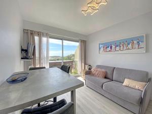 RÉF 170 - PLOEMEUR Fort-Bloqué studio avec balcon vue mer