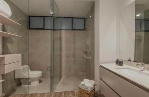 Apto moderno en el poblado con jacuzzi