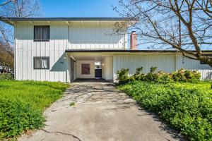 Spacious 4BR Backyard Oasis with BBQ Near UC Davis