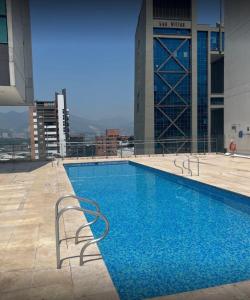 Apto moderno en el poblado con jacuzzi