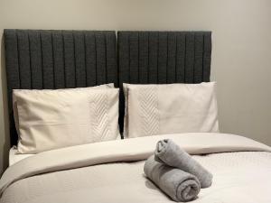 Amanah Properties - Spacious Harrow Home Sleeps 6 With Free Parking & Contractors