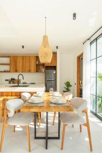 Vista Villa - Rice Field Stay with Pool & Rooftop Lounge
