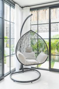 Vista Villa - Rice Field Stay with Pool & Rooftop Lounge