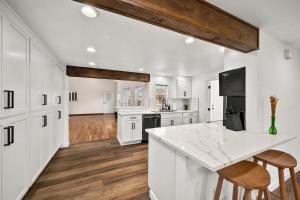 Cozy CDA Retreat with Hot Tub, Central and Spacious