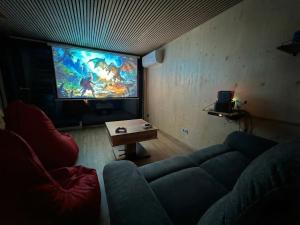 Solar Cinema Cabin with Hot Tub in Brno