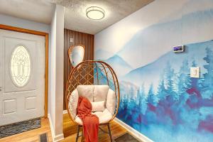 6BR Luxury Mountain Retreat - Hot Tub, Game Room, Lake, Beach, Karaoke, Bar, Poconos
