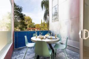 Elegant 5BR with BBQ Balcony & City Views