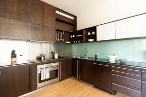 Elegant 5BR with BBQ Balcony & City Views