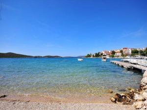 Apartments & Rooms Villa Petra - One Bedroom Apartment with Balcony and Sea View