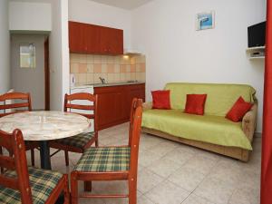 Apartments & Rooms Villa Petra - One Bedroom Apartment with Balcony and Sea View
