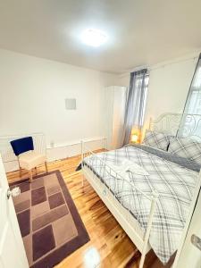 Central Link Share room near seven king station