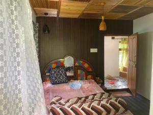 Scenic Mountain Hut Naranag