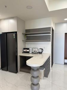 LUXURY DIAMOND CENTERY - Celadon City