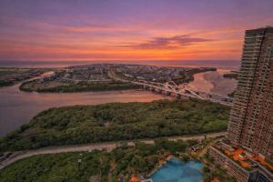 By The Sky By SanLiving- 3BR - 10PAX - Near PIK Avenue Mall