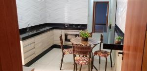 Apartamento Mobiliado com 2 quartos, 2 banheiros e garagem em Conselheiro Lafaiete-MG