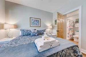 Alpine Village Condo E Walkable to downtown Helen