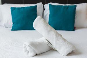 Meritus Suites - 8pax