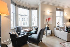 3-Bed Knightsbridge - Harrods View & Best Location