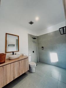 Baha Baha Villas West Sumbawa - Sk8, Gym, Sauna & Spas Hot & Cold, Bar & Restaurant