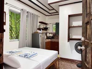 Surfers House Near the beach W kitchen Balcony fast wifi