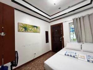 Surfers House Near the beach W kitchen Balcony fast wifi