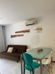 Iloa quarto e sala ao lado da piscina