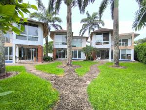 Beach House in Ayampe with private pool