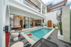 Alisa Villas - Spacious Pool Retreat with Terrace close to Beach