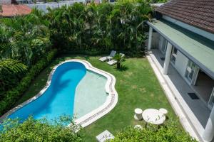Luxury 5BR Villa with Rooftop BBQ Pool 500M to Beach