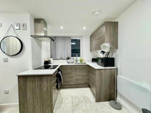 Modern 1BR in Heart of Restaurants & Shops