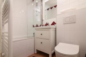 Résidence Le Château D86 Ski Retreat | Balcony & Views - Happy Rentals