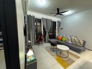 Stylish Luxury3BR Apartment City Skyline View 10