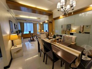 Ideal Family Gateaway Connected to Eastwood Mall