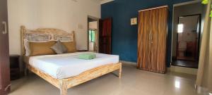 Villa " NAMAKA", 4 Bedrooms, Morjim Beach 15 min walk