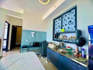 B30 luxury city view 10pax 3BR in town