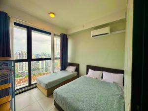 B30 luxury city view 10pax 3BR in town