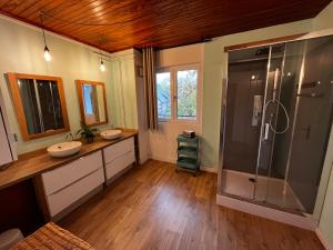 La Fontaine Salée-Home Shanti-Chastreix