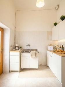 Cozy romantic loft- Cialdini 21