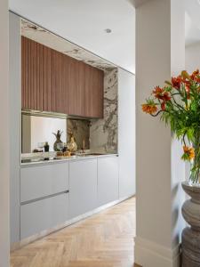 Luxury brand new apt in Justicia