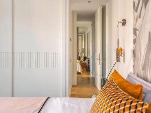 Luxury brand new apt in Justicia