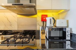 Stylish Studio Business Bay - Canal View - Gym & Pool